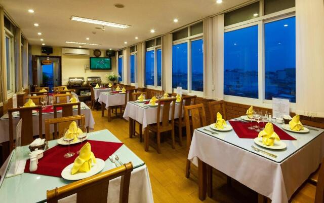 Lucky 3 Hotel & Travel