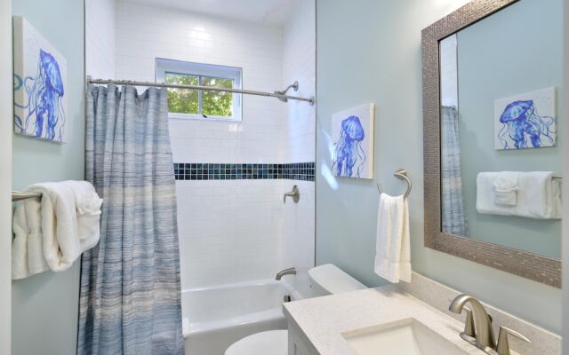 Bayview South 801 Eisenhower Dr. #6