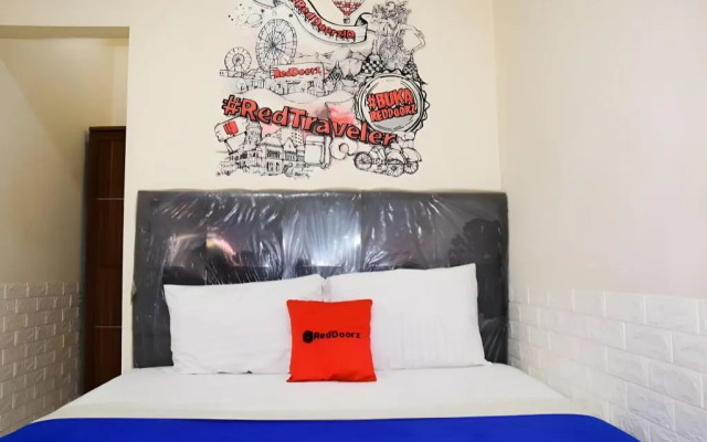 RedDoorz Plus near Ciputra World Kuningan 2