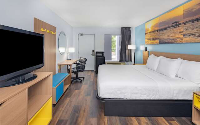 Days Inn by Wyndham Pensacola I-10
