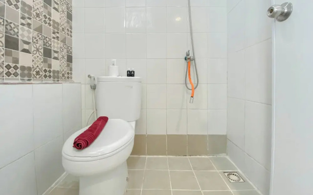 Modern Look Studio At Bassura City Apartment