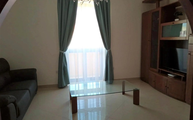 3 Bedroom Air-conditioned Apartment with Roof Terrace