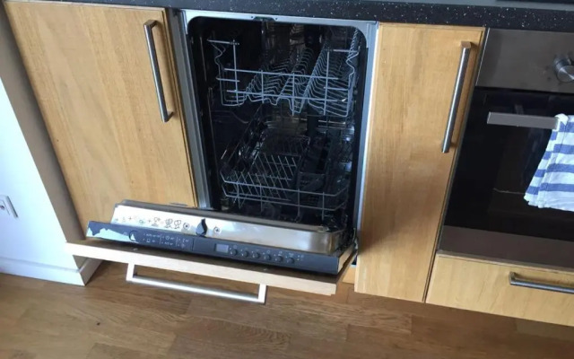 2 Bedroom Mauerpark-Apartment, Berlin Mitte View calendar