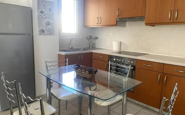 Impeccable Apt Sleeps 5 in Heraklion