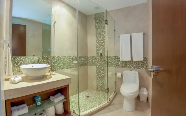 In heart of town 1BR condo in steps distance from the 5th Av by Happy Address