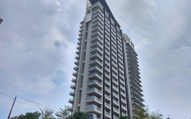 Spacious Studio Apartment at Capitol Suites