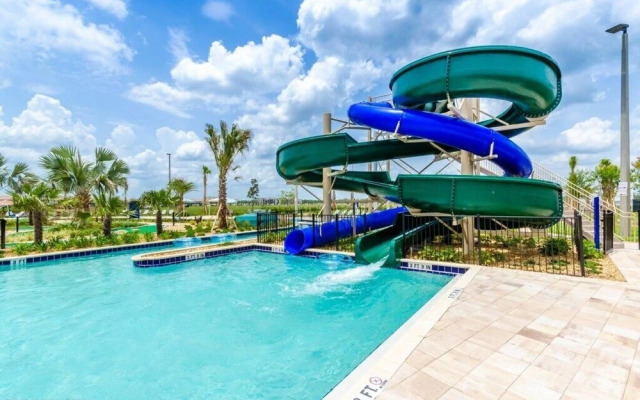 Storey Lake-5 Bedrooms Home W/pool-1650st Home by Redawning