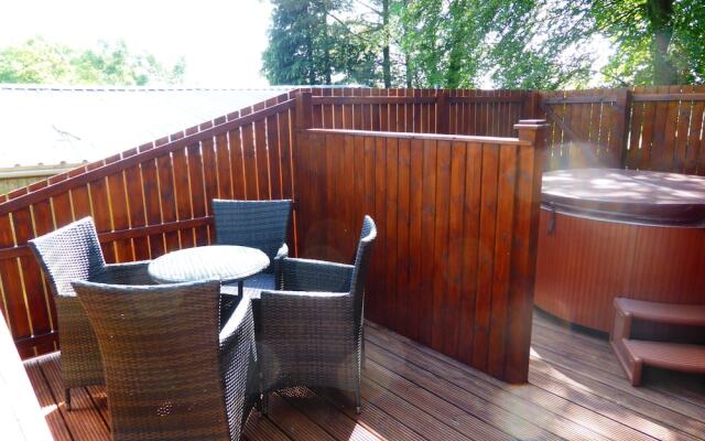 Birch Lodge 13 with Hot Tub