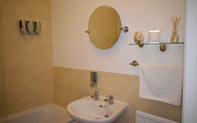 Higher Living-Professional Southsea Apartment