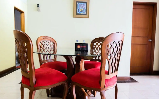 Classic Style 2BR At Redtop Apartment near Juanda