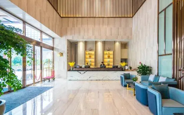 Wenzhou South Station Maison New Century Hotel
