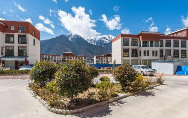 Gela Dandong Business Hotel (VIP Building)