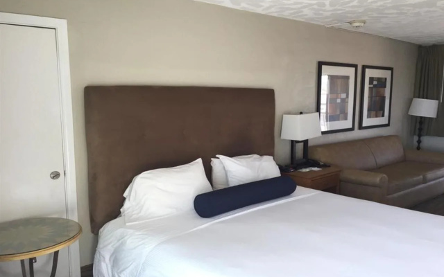 Surfer Beach Hotel