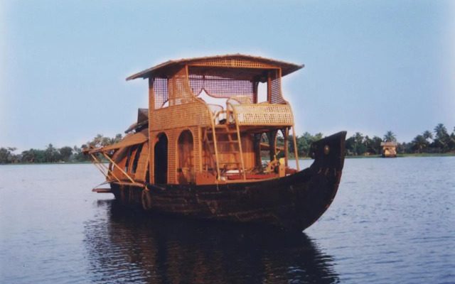 Soma Houseboat