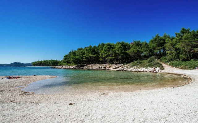 Spacious Holiday Home in Pakoštane near Sea