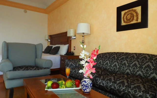 La Posada Hotel & Beach Club