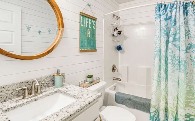 Golf Course-facing Poolside Oasis in Rotonda West!