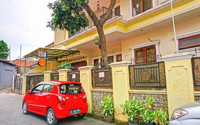 SPOT ON 90295 Simprug Residence