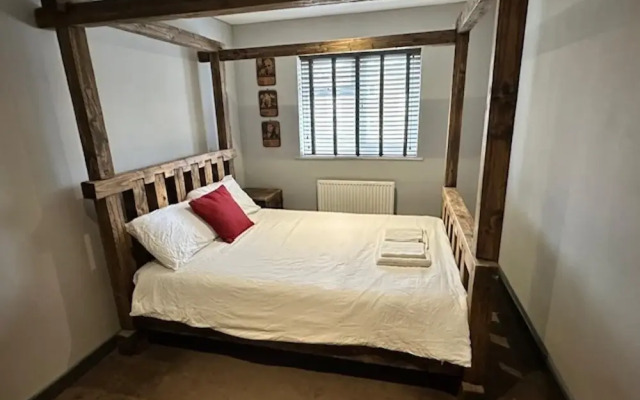 Leamington Spa-3 Bed-garden-pets-parking