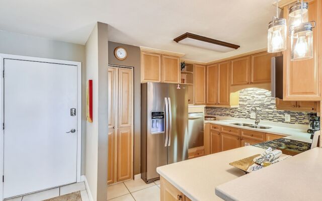 DP 202C Recently renovated 2 bedroom condo near Destin Harbor and amazing views by RedAwning