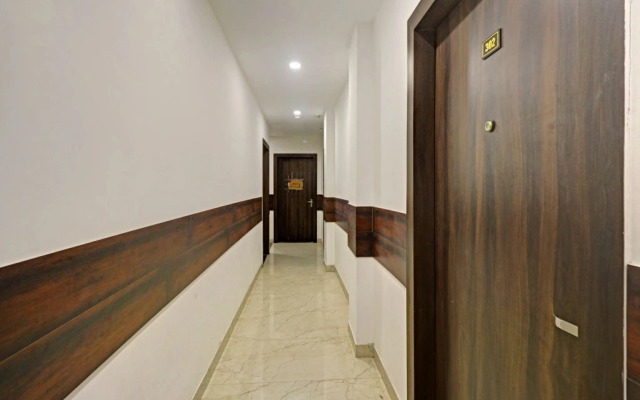 OYO 77788 Townhouse 405 Mall Road