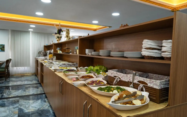 Piyes Otel