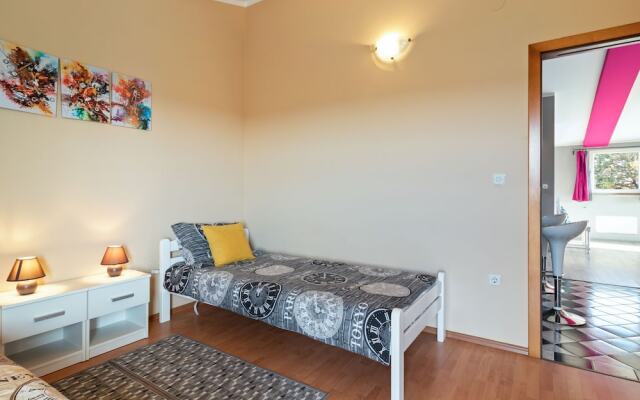 Welcoming Apartment in Pula With Swimming Pool