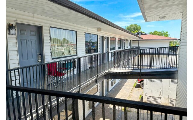 Luxury Inn By OYO Albany