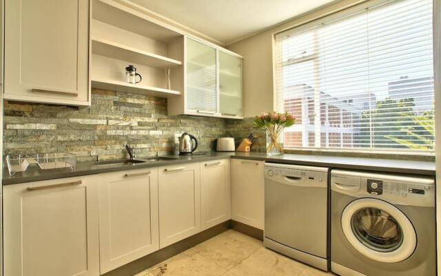 437 St Martini Gardens