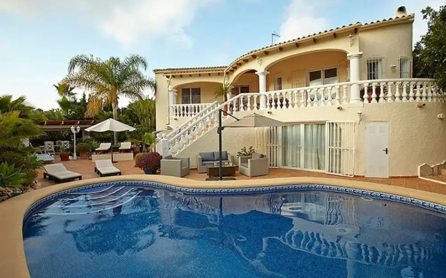 Luxury 5 Bed Mountain Views Heated Pool Games Room