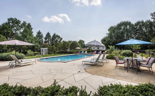 Matthews Manor Bed and Breakfast