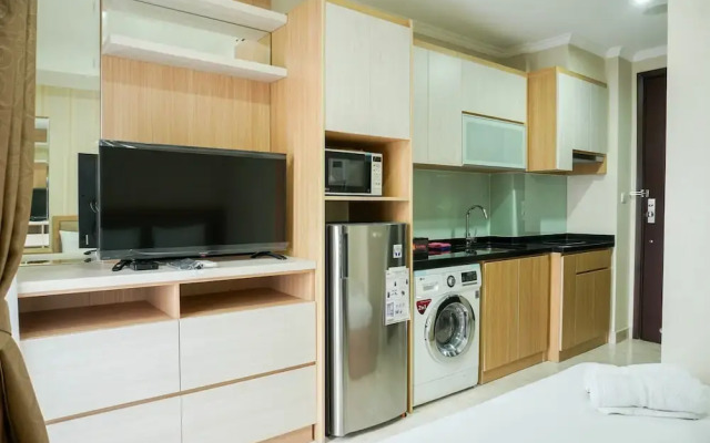 Tranquil and Well Appointed Studio Apartment at Menteng Park