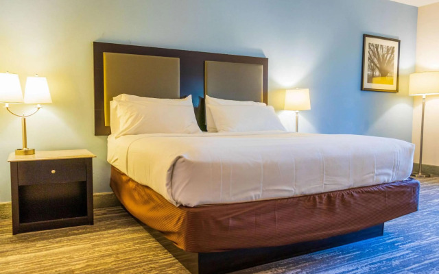 Comfort Inn & Suites Plainville-Foxboro