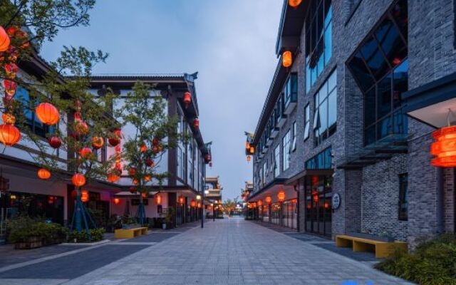 Jingzhou Ancient City Chuyun Manxin Mansion