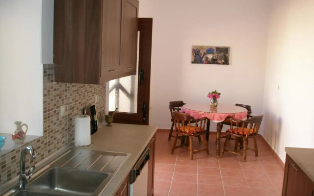Casa Theoni