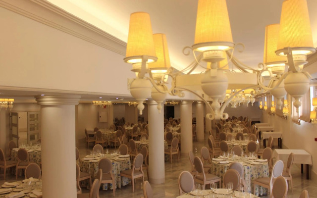Hotel Reyes Ziríes