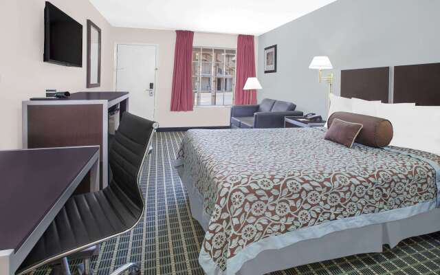 Days Inn by Wyndham Market Center Dallas Love Field