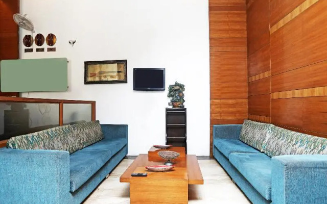 OYO 4258 Hari's Court Inns & Hotels