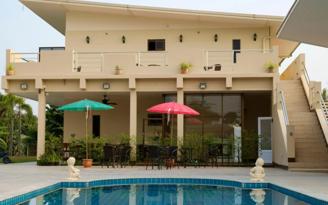 OYO 361 Relax Garden House