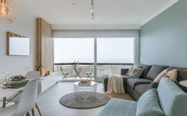 Modern Studio With Seaview and Parking