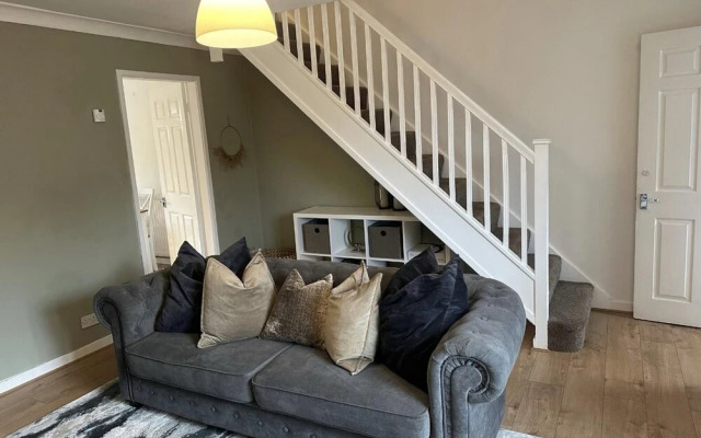 Impeccable 2 bed House Next to Old Trafford