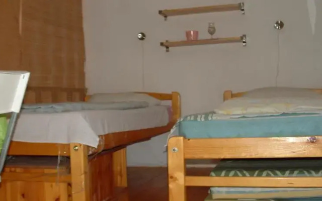 Azusa Guest House
