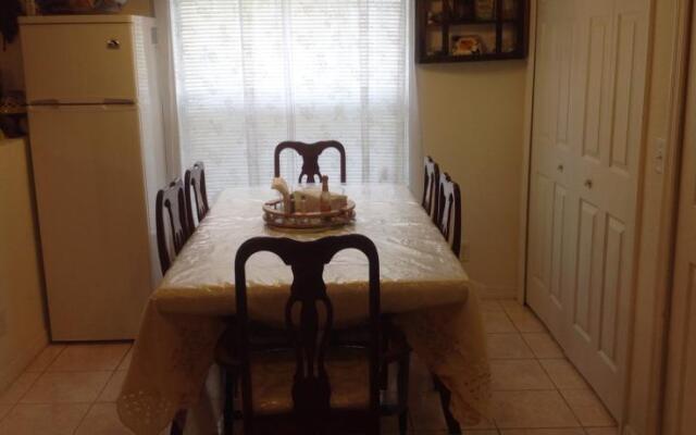 AL House at Bayside Lakes