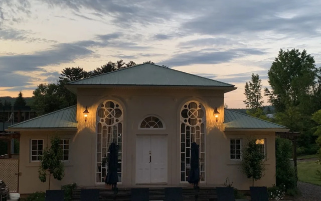 Manoir Chamberland (Adults Only, No Pets)