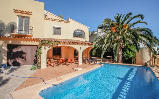 Sola - pretty holiday property with garden and private pool in Benissa