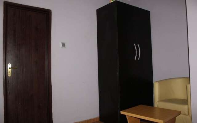 Ayoluyem Aparthotels And Suites