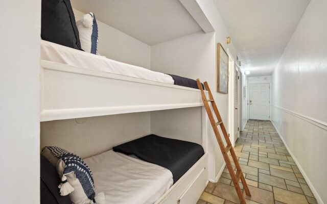 Summit by Book That Condo