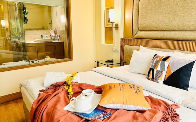 BluO 1BHK - DLF Galleria | BathTub, Balcony, Suite