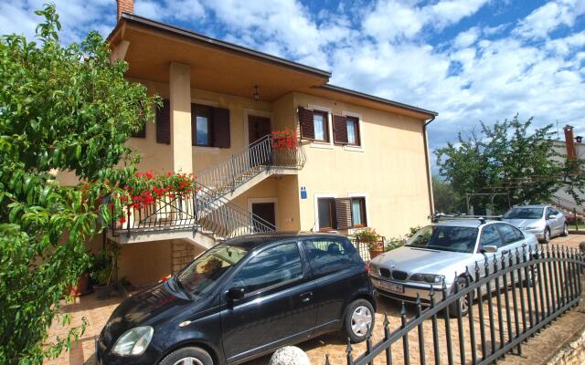 Apartment 1695
