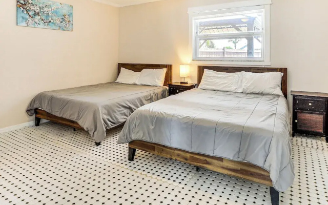 Furnished Sunroom w/ TV! Canal-front Bradenton Gem